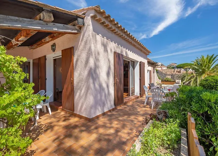 Le Romarin By Interhome بيت للعطل